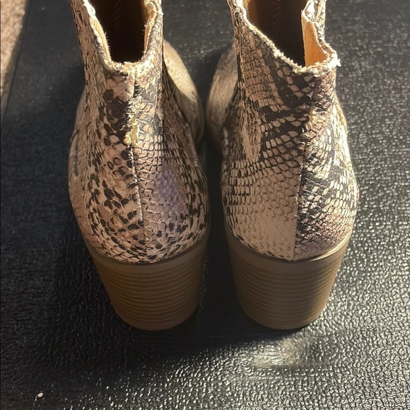 Qupid Tan and Black Ankle Boots with Snakeskin Print - Picture 5 of 6